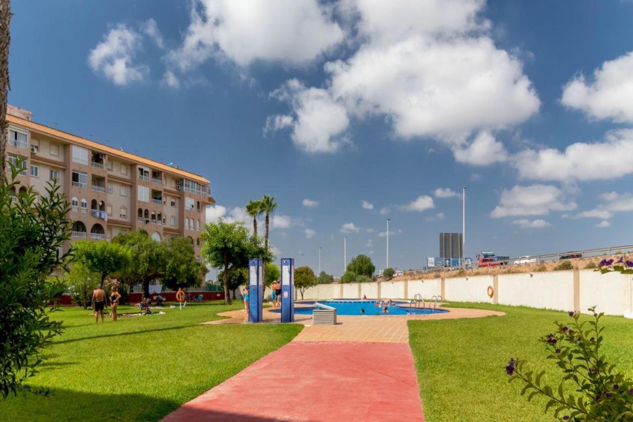 Apartamentos Villa Madrid تورّيفيِخا المظهر الخارجي الصورة